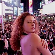 Studentessa del liceo offre lezioni di inglese, ripetizioni e aiuto compiti a studenti e studentesse di ogni ordine e grado